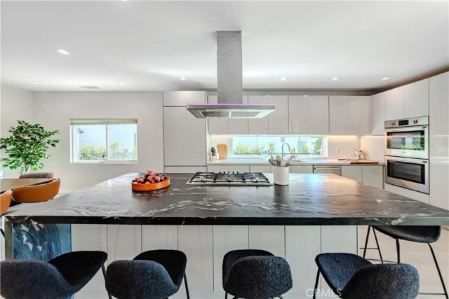 507 N Formosa, Los Angeles, CA 90036