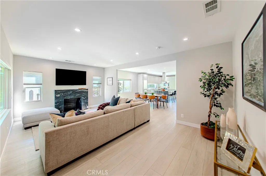 507 N Formosa, Los Angeles, CA 90036