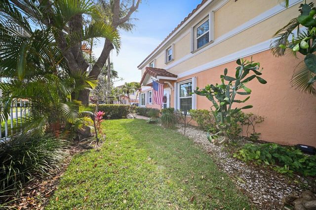 1950 NE 7th Street 105, Deerfield Beach, FL 33441
