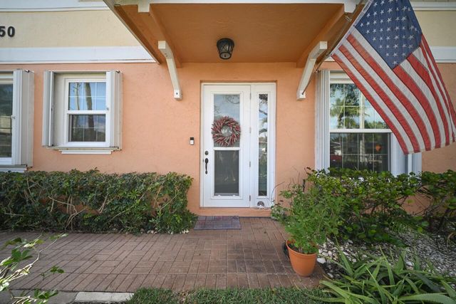 1950 NE 7th Street 105, Deerfield Beach, FL 33441