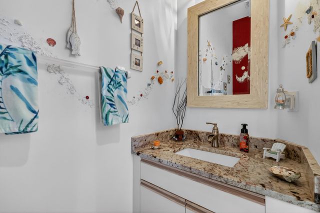 1950 NE 7th Street 105, Deerfield Beach, FL 33441