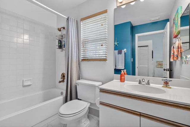 1950 NE 7th Street 105, Deerfield Beach, FL 33441