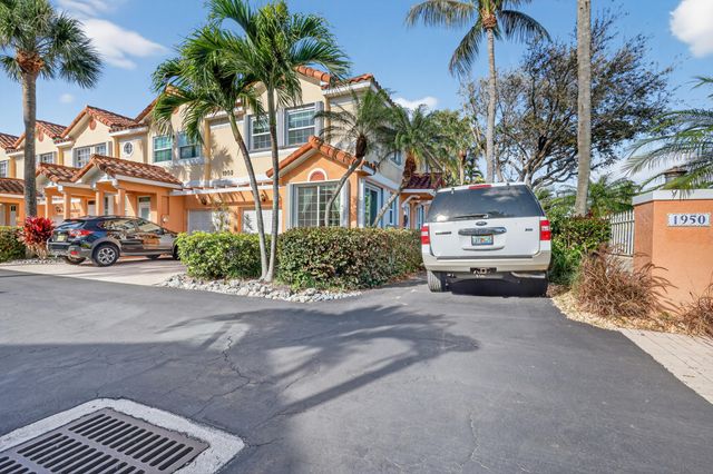 1950 NE 7th Street 105, Deerfield Beach, FL 33441