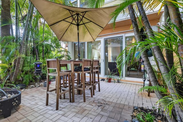 1950 NE 7th Street 105, Deerfield Beach, FL 33441