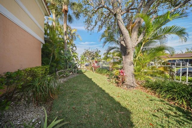 1950 NE 7th Street 105, Deerfield Beach, FL 33441