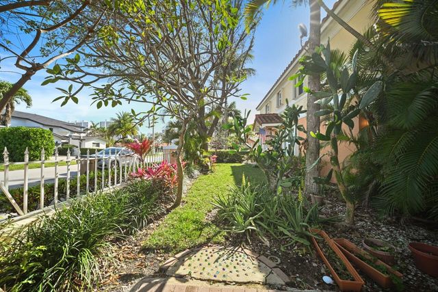1950 NE 7th Street 105, Deerfield Beach, FL 33441
