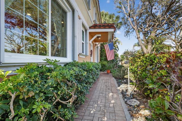 1950 NE 7th Street 105, Deerfield Beach, FL 33441