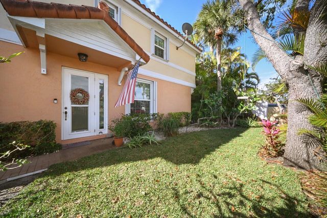 1950 NE 7th Street 105, Deerfield Beach, FL 33441
