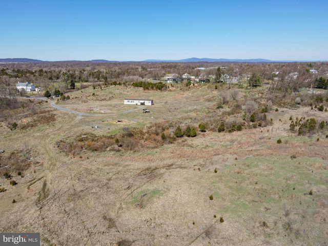 796 BERKELEY STATION RD, Martinsburg, WV 25404