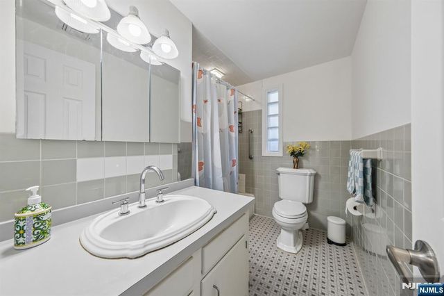 576 Thurnau Drive, River Vale, NJ 07675
