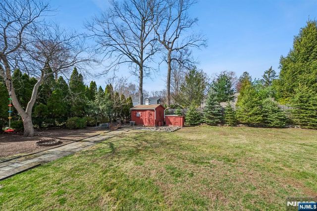 576 Thurnau Drive, River Vale, NJ 07675