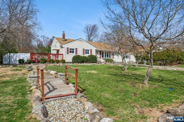 576 Thurnau Drive, River Vale, NJ 07675