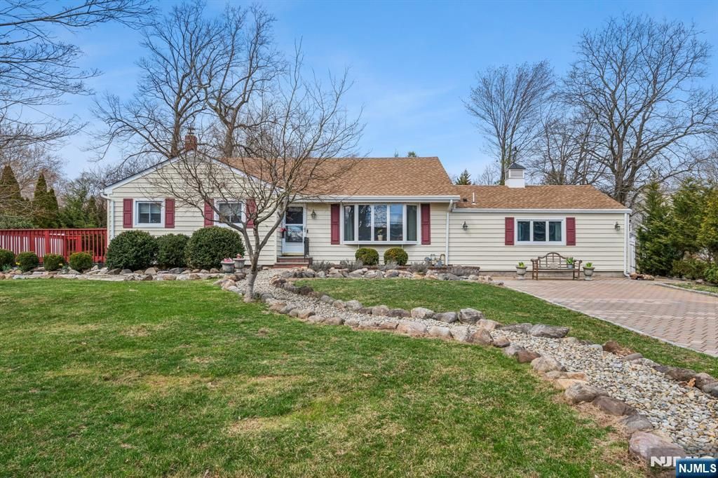 576 Thurnau Drive, River Vale, NJ 07675