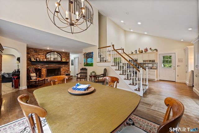 130 Fairhaven Drive, Middlebury, CT 06762
