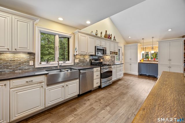 130 Fairhaven Drive, Middlebury, CT 06762