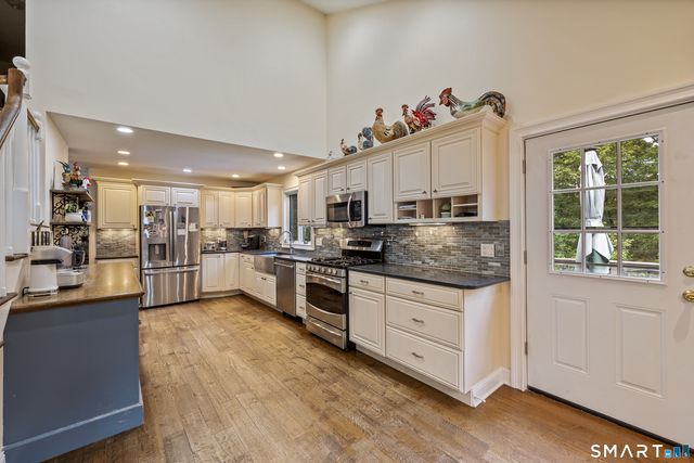 130 Fairhaven Drive, Middlebury, CT 06762