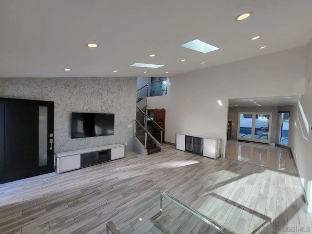 10730 Helendale Avenue, Tujunga, CA 91042