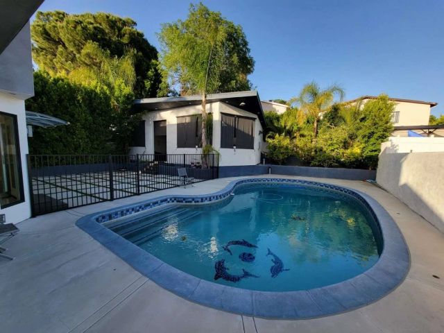 10730 Helendale Avenue, Tujunga, CA 91042