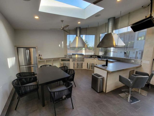 10730 Helendale Avenue, Tujunga, CA 91042