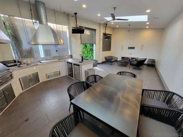 10730 Helendale Avenue, Tujunga, CA 91042