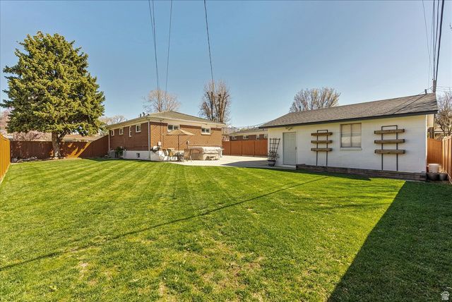 1532 E LANEBROOK LN, Salt Lake City, UT 84124