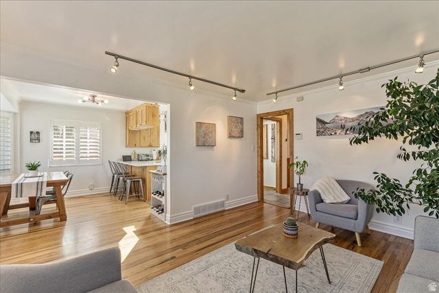 1532 E LANEBROOK LN, Salt Lake City, UT 84124