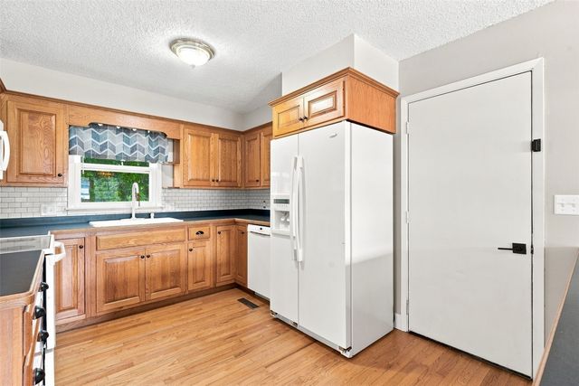 3165 25th Avenue, Marion, IA 52302