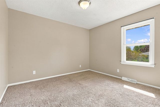 3165 25th Avenue, Marion, IA 52302