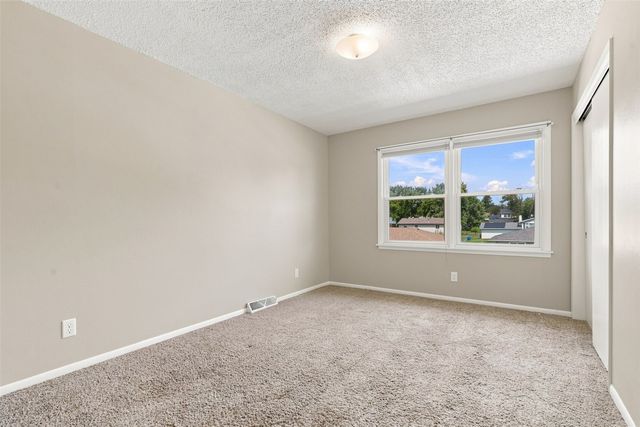 3165 25th Avenue, Marion, IA 52302