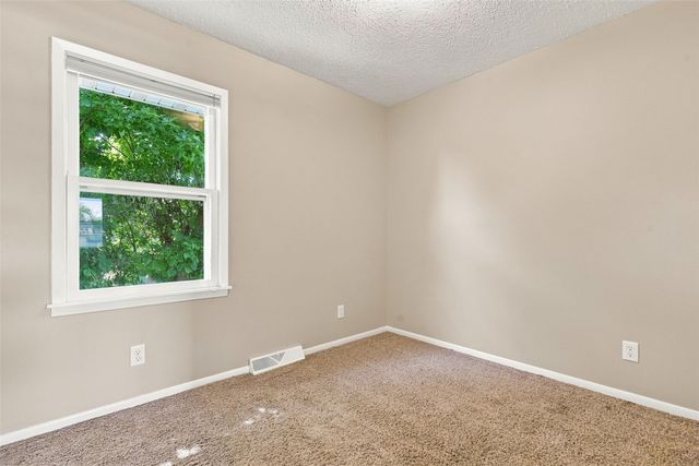 3165 25th Avenue, Marion, IA 52302