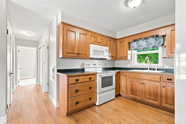 3165 25th Avenue, Marion, IA 52302