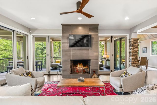 233 Tanglewood Lane, Saluda, NC 28773