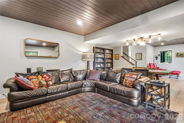 233 Tanglewood Lane, Saluda, NC 28773