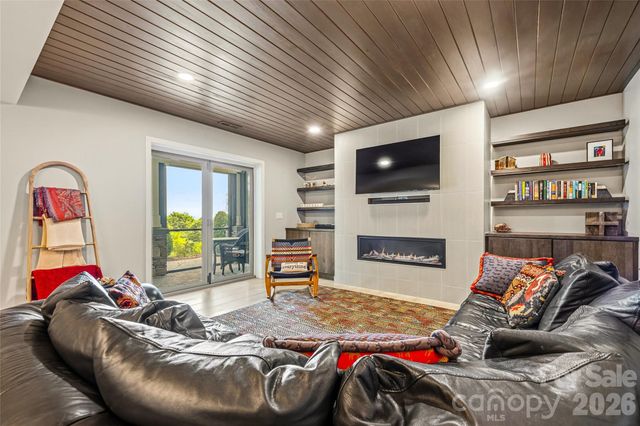233 Tanglewood Lane, Saluda, NC 28773