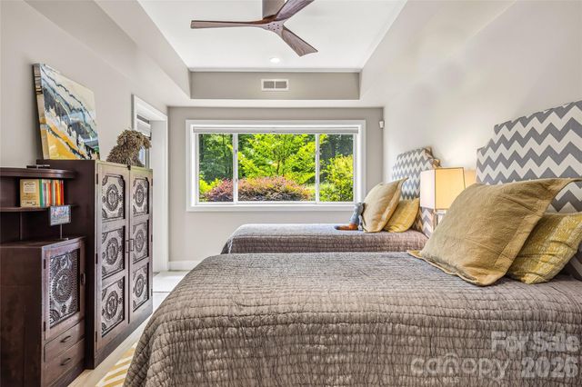 233 Tanglewood Lane, Saluda, NC 28773