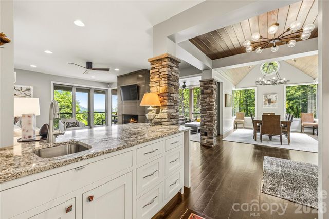 233 Tanglewood Lane, Saluda, NC 28773