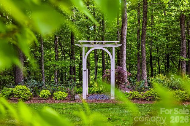 233 Tanglewood Lane, Saluda, NC 28773