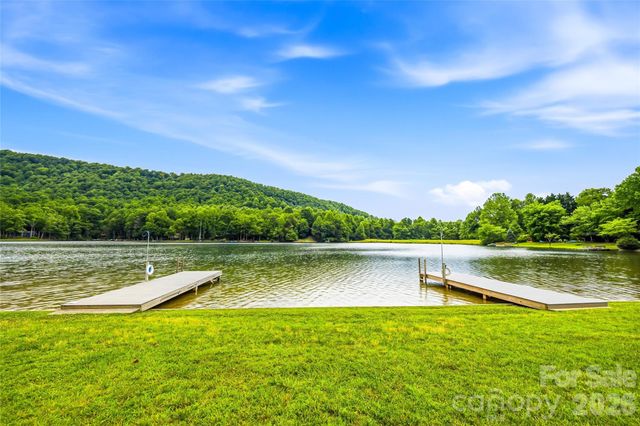 233 Tanglewood Lane, Saluda, NC 28773