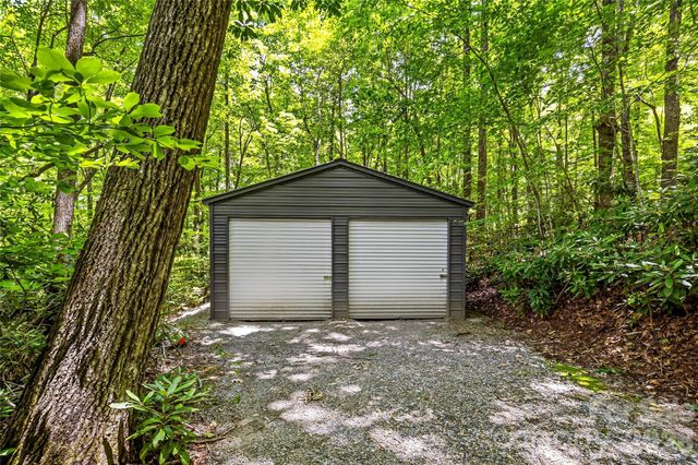 233 Tanglewood Lane, Saluda, NC 28773