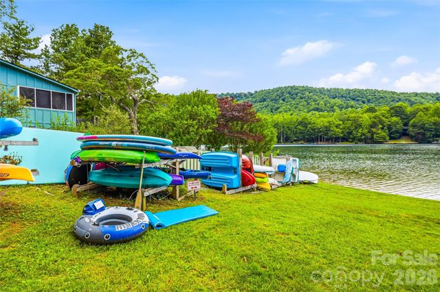 233 Tanglewood Lane, Saluda, NC 28773