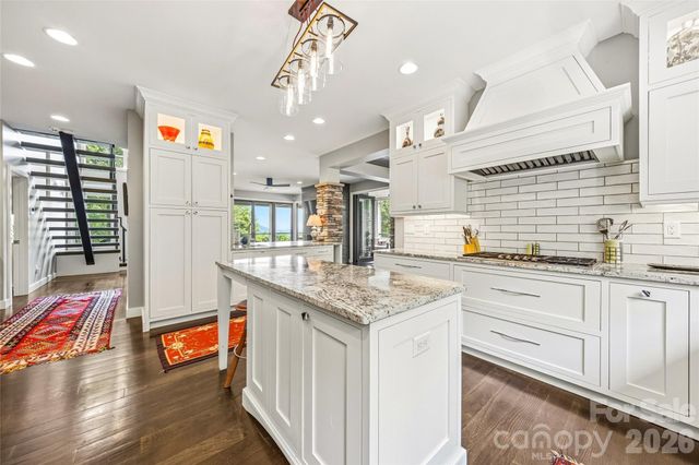 233 Tanglewood Lane, Saluda, NC 28773