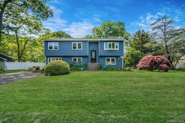 489 Carnation Drive, Shirley, NY 11967