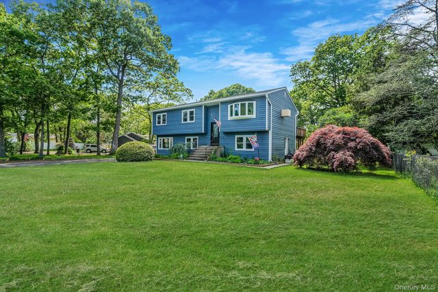 489 Carnation Drive, Shirley, NY 11967