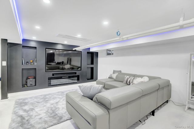 219-06 67 Avenue 1, Bayside, NY 11364