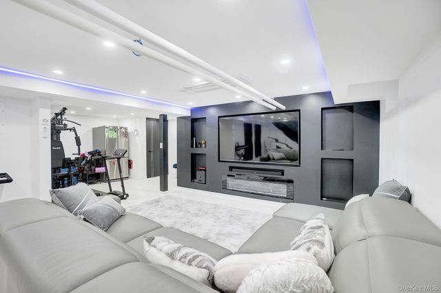 219-06 67 Avenue 1, Bayside, NY 11364