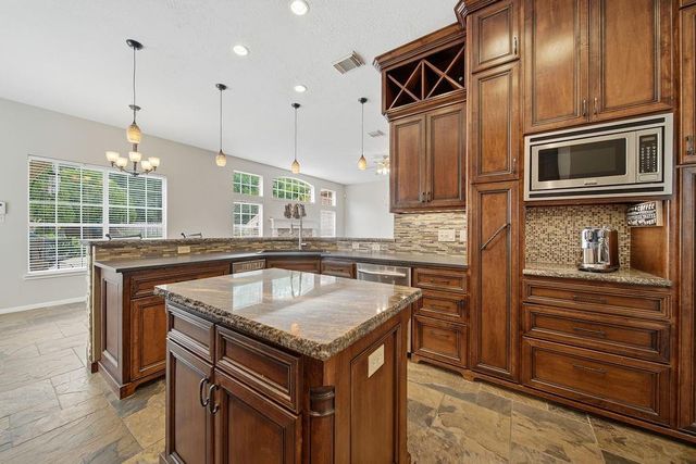 1601 Orlando Street, Friendswood, TX 77546