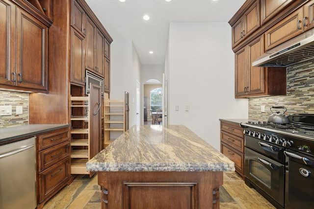 1601 Orlando Street, Friendswood, TX 77546