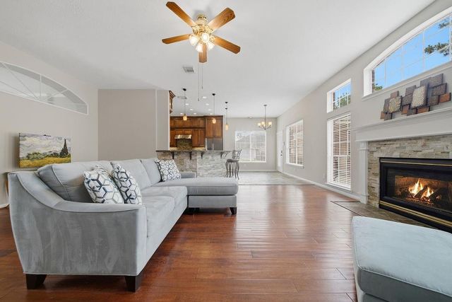1601 Orlando Street, Friendswood, TX 77546