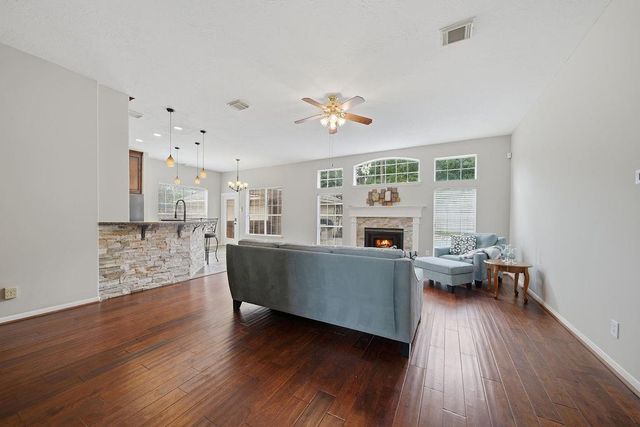 1601 Orlando Street, Friendswood, TX 77546