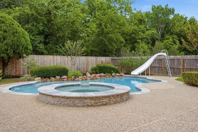 1601 Orlando Street, Friendswood, TX 77546